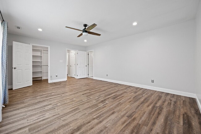 Building Photo - "Charming 4-Bedroom Haven in Charlotte's Heart with Spacious 2271 sq ft Living!"