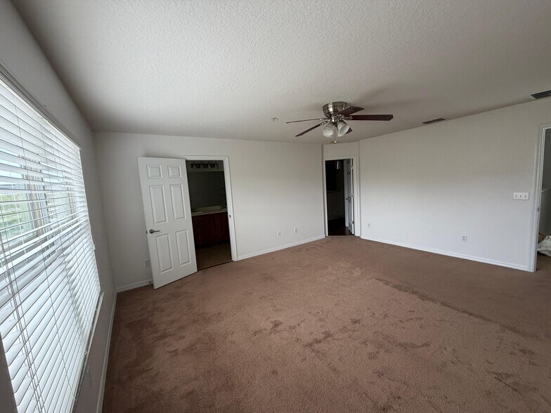 Building Photo - 1525 Cloverbay Ln