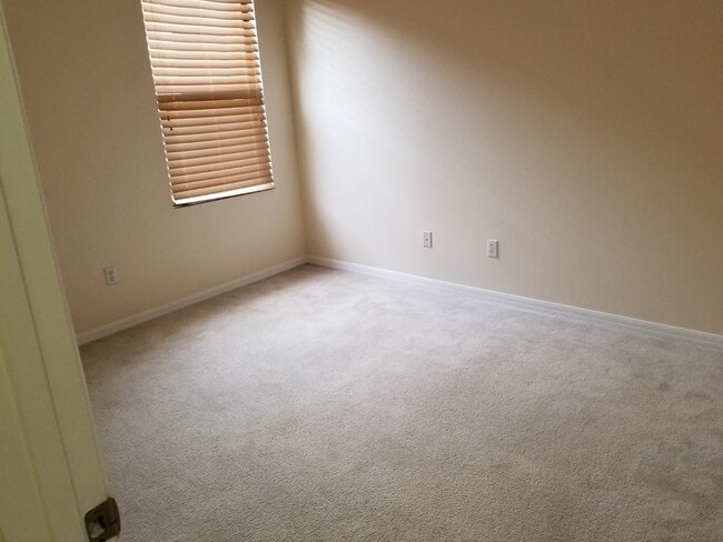Building Photo - Beautiful 4 bed 2 bath home in Villa Sol C...