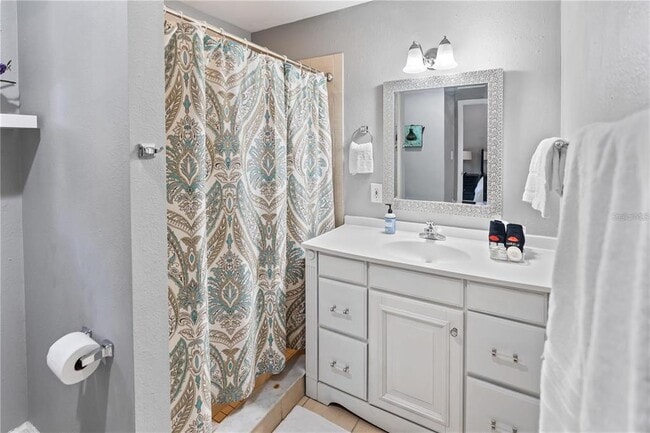 Building Photo - 3005 W Helen Ave