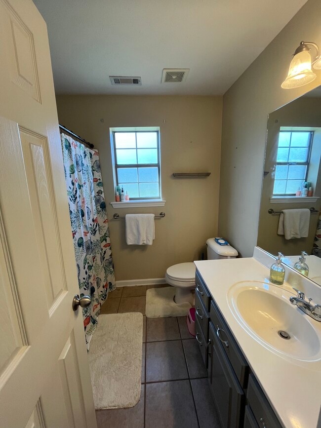 Building Photo - 98 Rosebud Cir