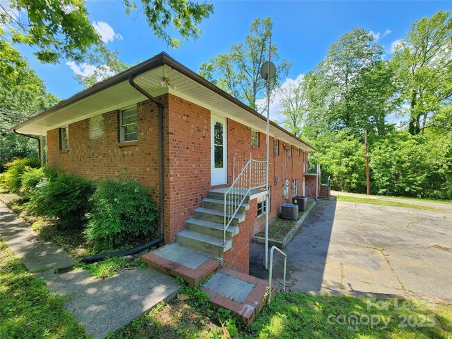 Building Photo - 210 N Salisbury Ave