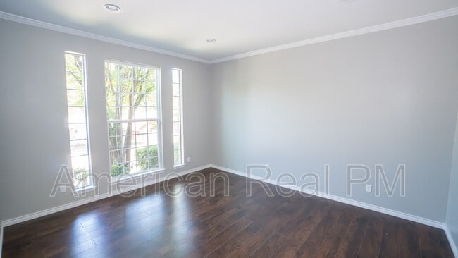 Building Photo - 728 Robin Meadow Dr