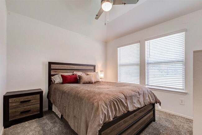Building Photo - 2407 S Colosseum Ct