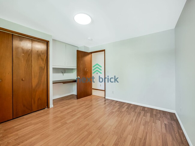 Building Photo - 4 Bed 2.5 Bath Single-Family House at the ...