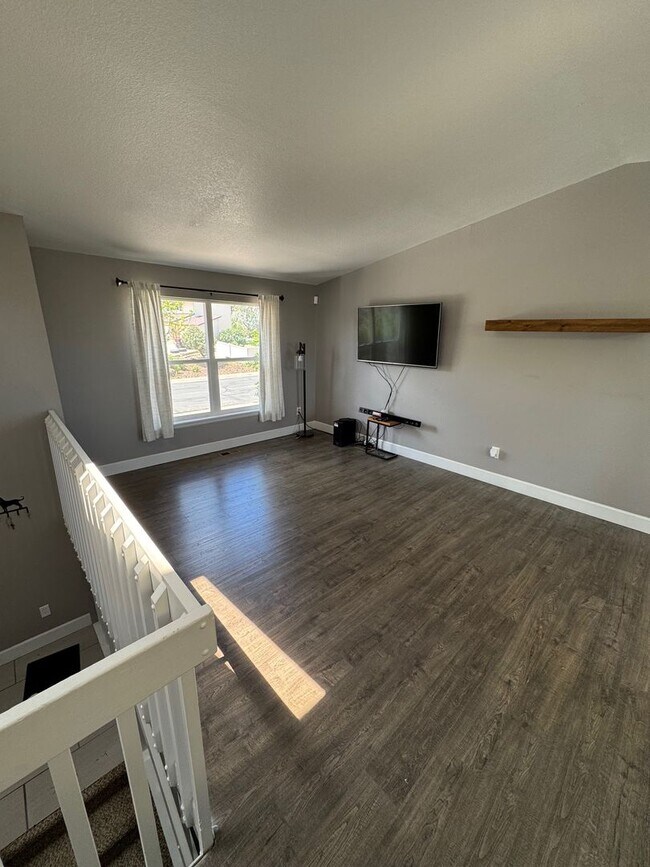 Building Photo - Charming 3-Bedroom Home in a Prime Location!