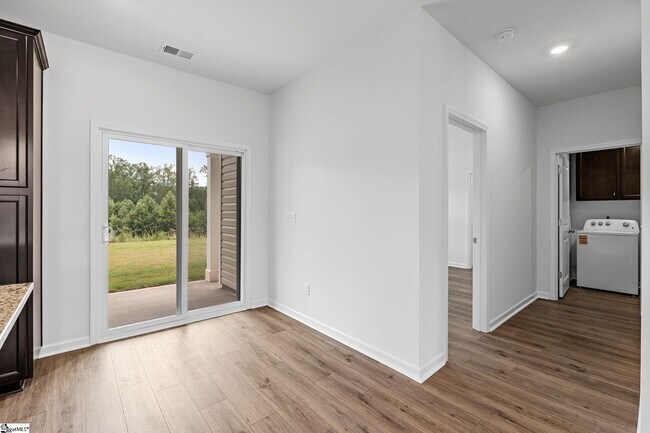 Building Photo - 520 Barbican Pl