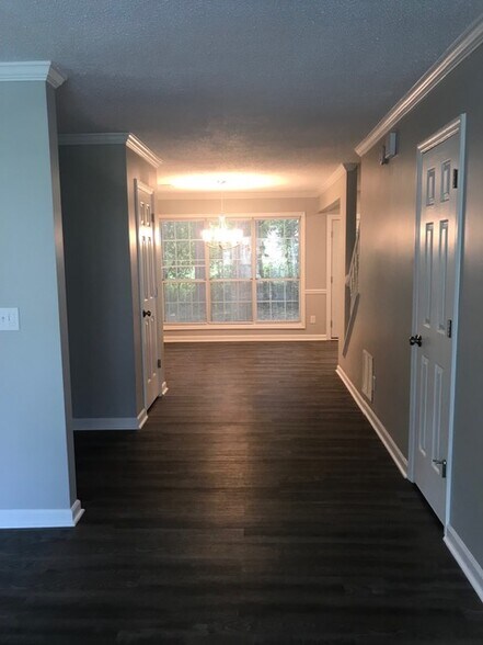 Building Photo - 831 Ashley Ln