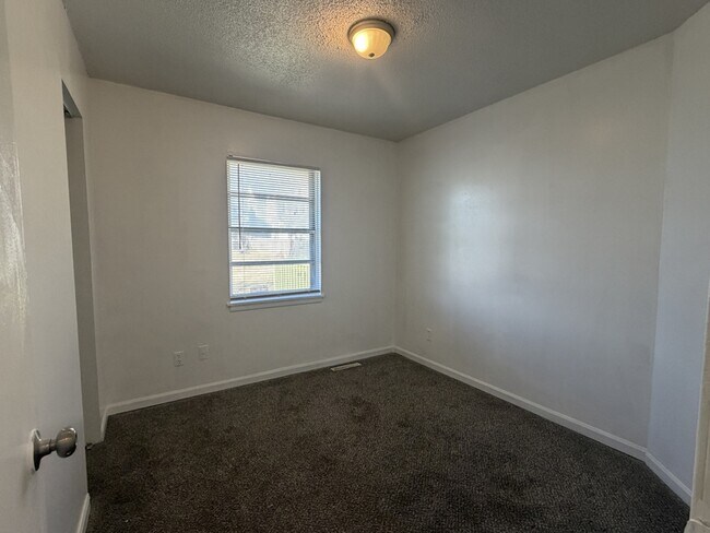 Building Photo - 1112 Olive St