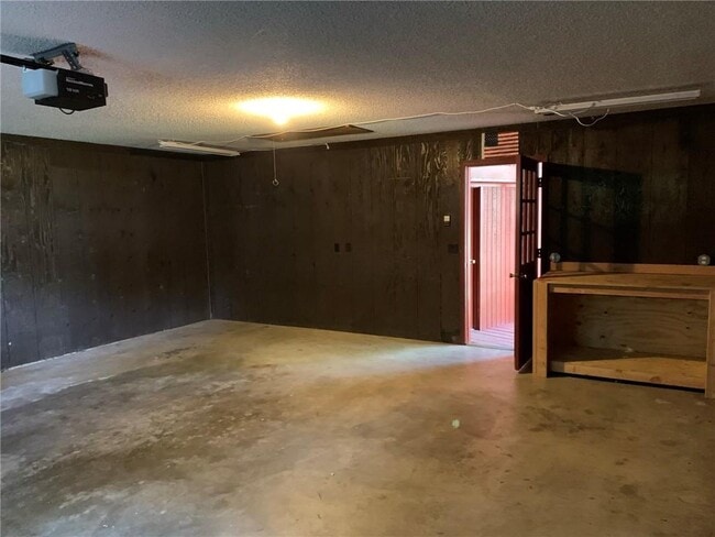 Building Photo - 406 S 37th St