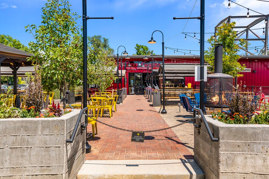 Building Photo - 2122 Hooker St