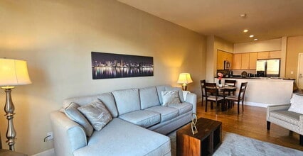 Building Photo - 445 Island Ave