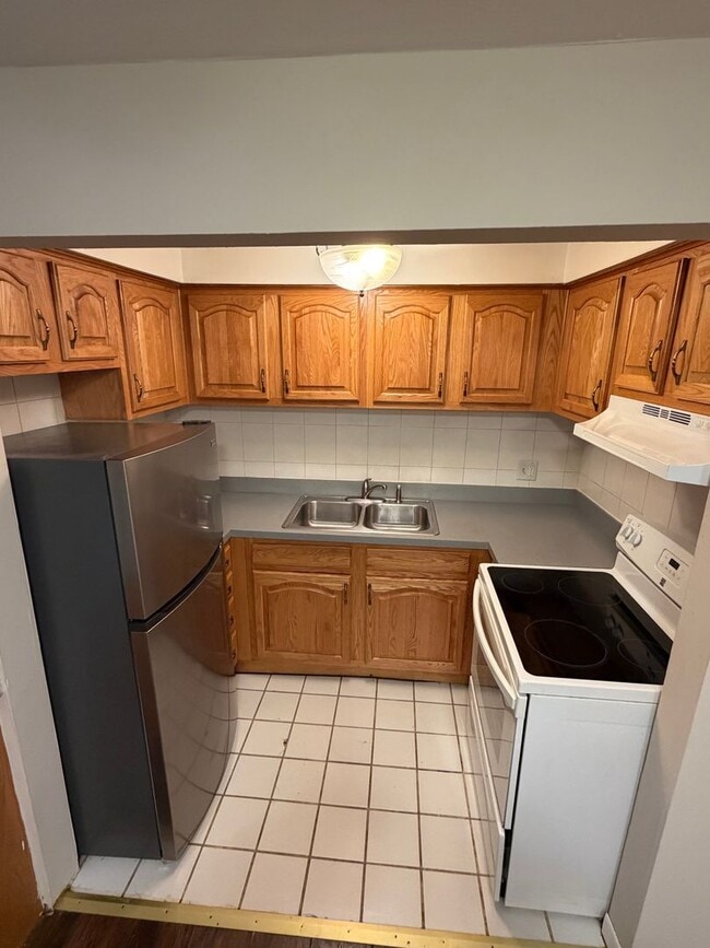 Building Photo - 1 Bed One Bath in DOWNTOWN Forest Park!!!