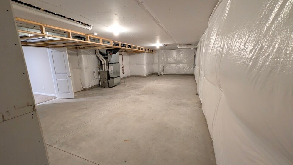 Building Photo - 449 Meadows Ct