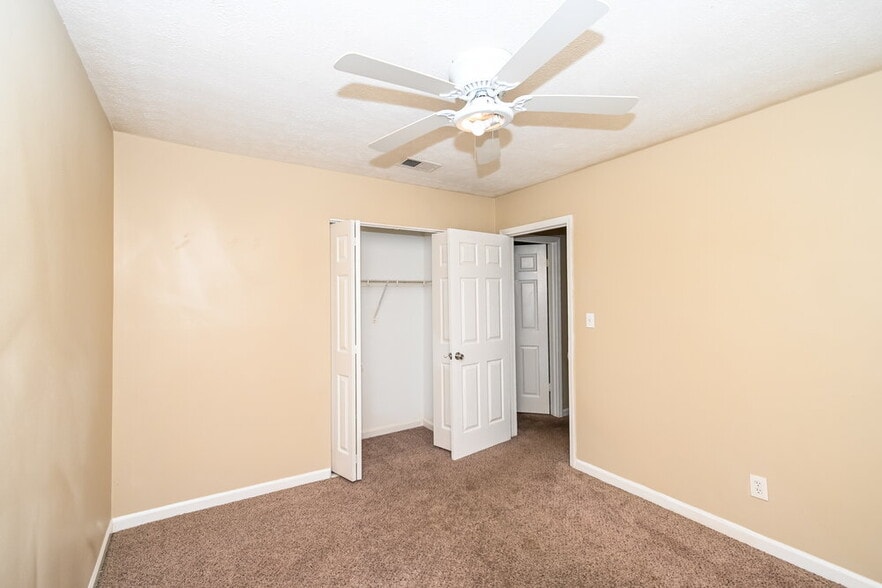 Building Photo - 3564 Briar Dr