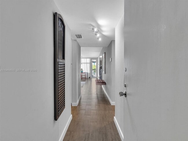 Building Photo - 3375 N Country Club Dr