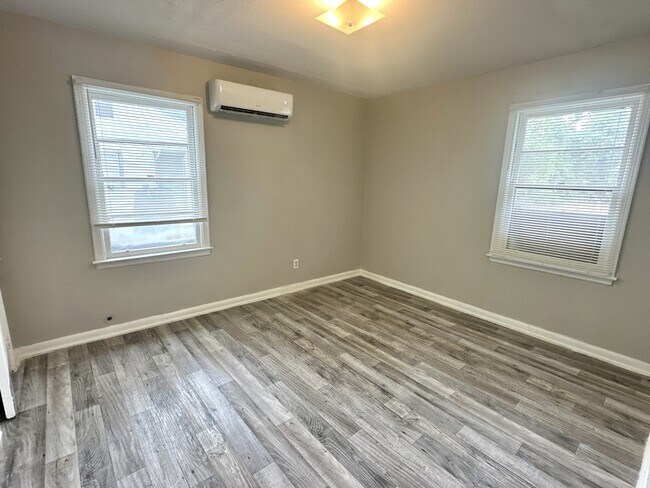 Building Photo - 825 Bethune St
