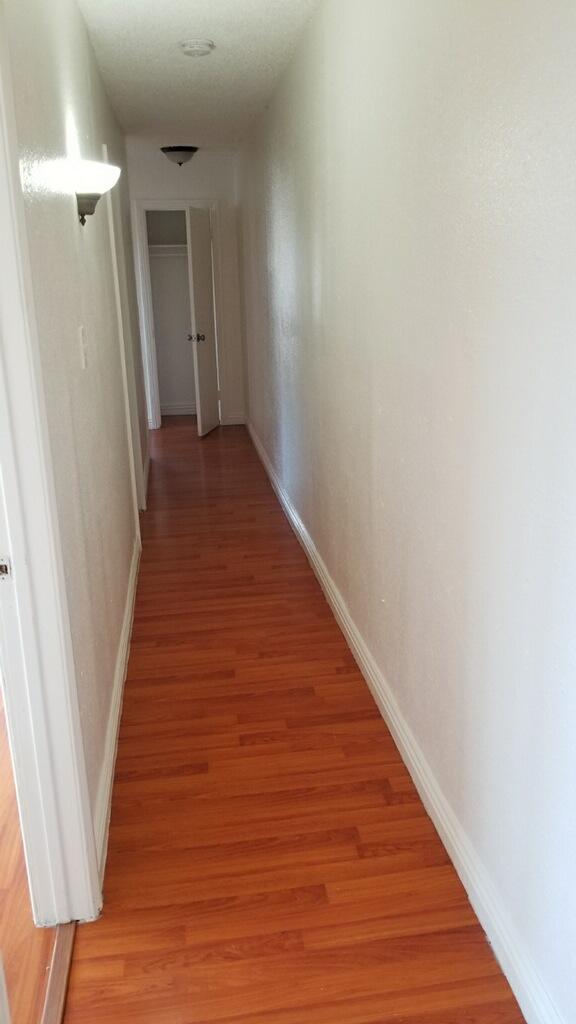 Building Photo - 10616 S Central Ave