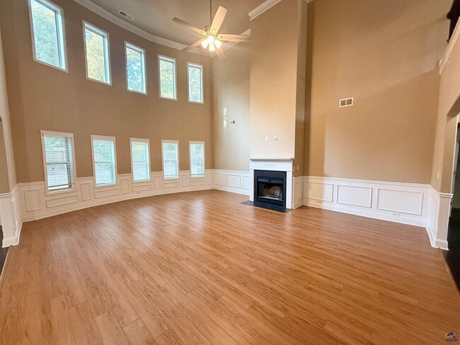 Building Photo - 108 W Haven Dr