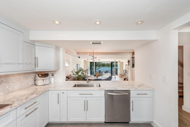 Building Photo - 5169 SW 71st Pl