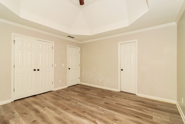 Building Photo - 1042 Whispering Woods Dr