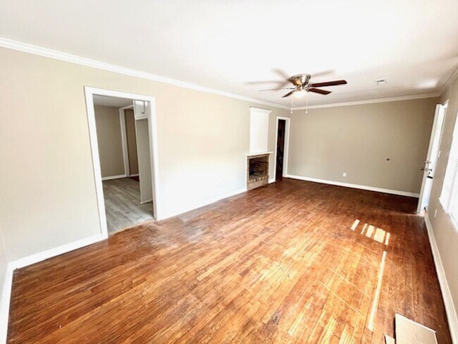 Building Photo - CHARMING BUNGALOW STYLE HOME LOCATED IN HE...