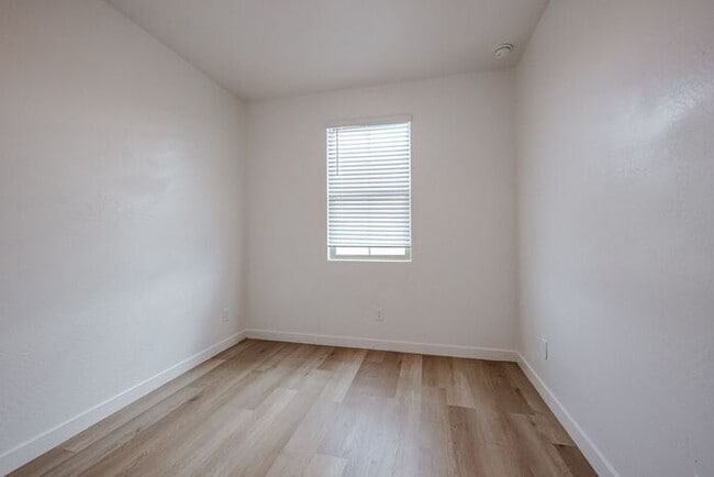 Building Photo - COMING SOON, Stunning 4 bedroom, 4 bathroom home in the desirable gated community of Horizon in C...