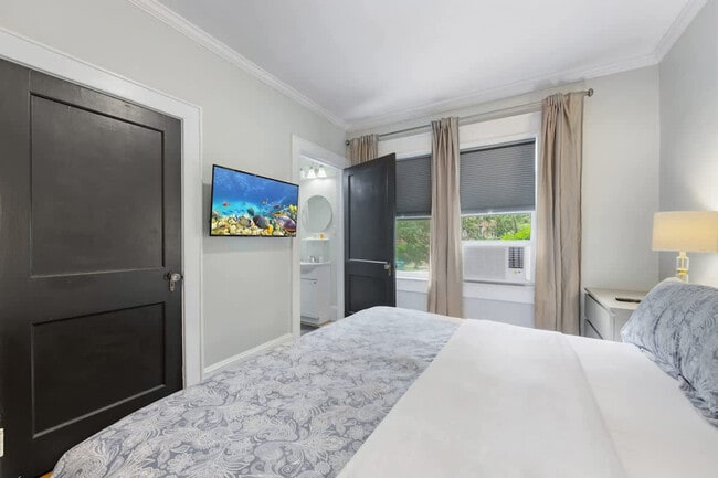 Building Photo - 800 Magnolia Ave