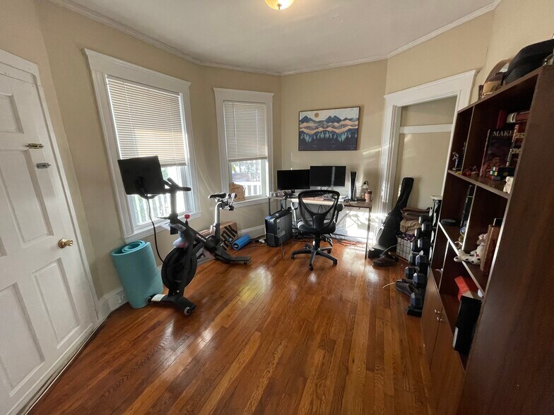 Building Photo - 98 Forest Hills St