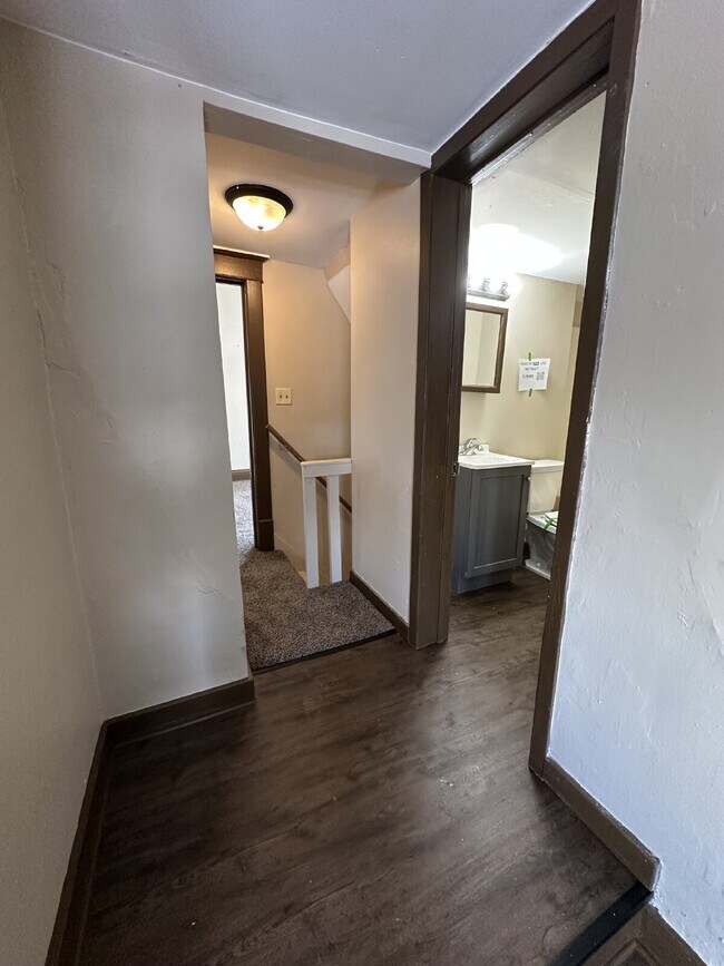 Building Photo - 171 Linn St