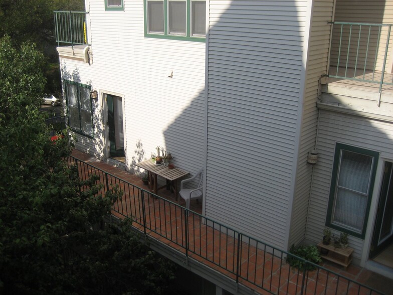 Private Balcony - 3115 Tom Green St