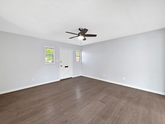 Building Photo - Beautifully Upgraded 2B/2BA House W/ 2-Car...