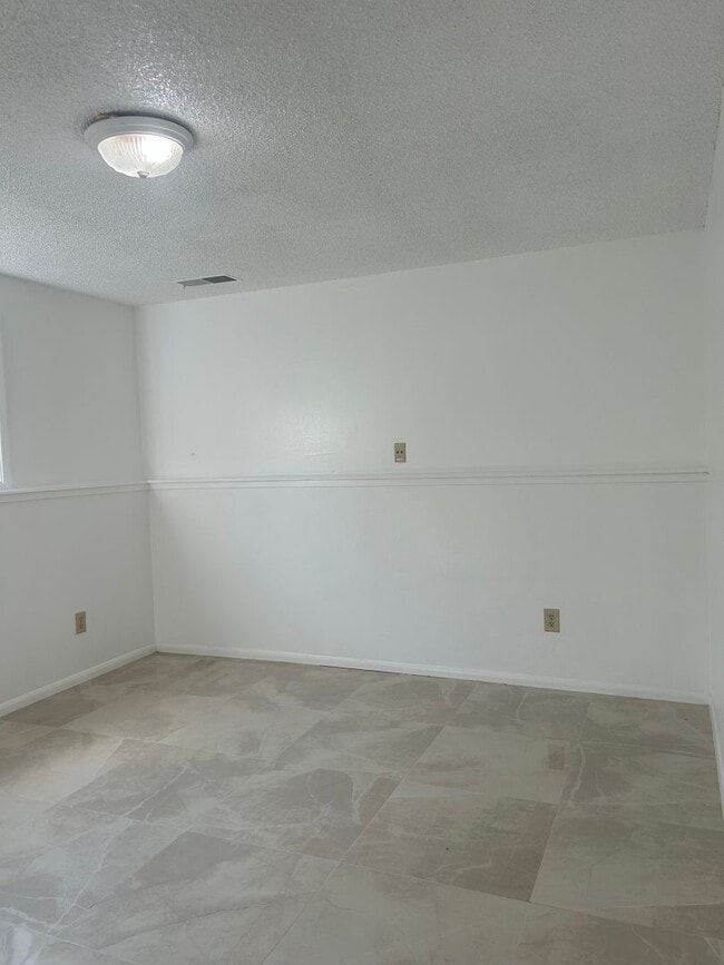 Building Photo - 2774 Jessica Cir