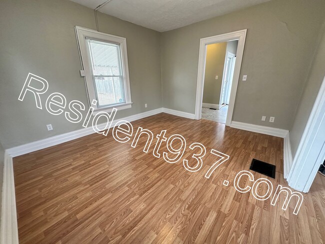 Building Photo - 2 Bed 1 Bath  Close to UD