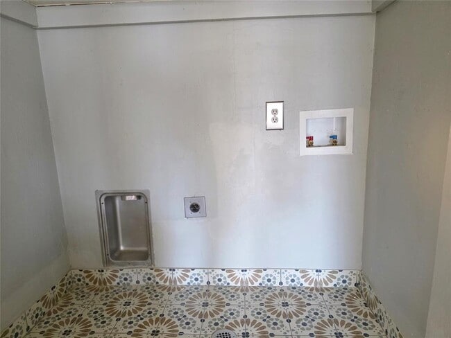 Building Photo - 1725 NW 18th St