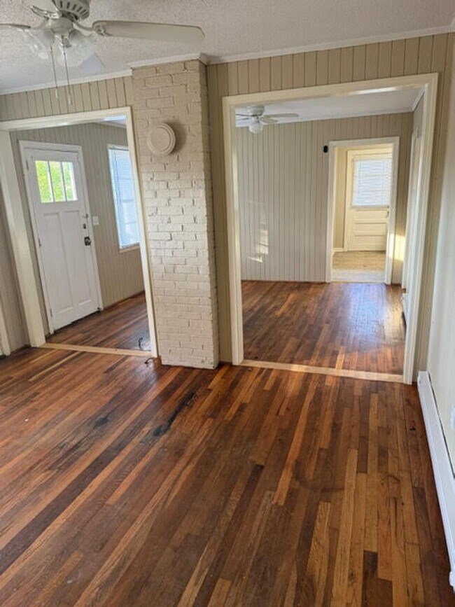 Building Photo - 231 Elder St