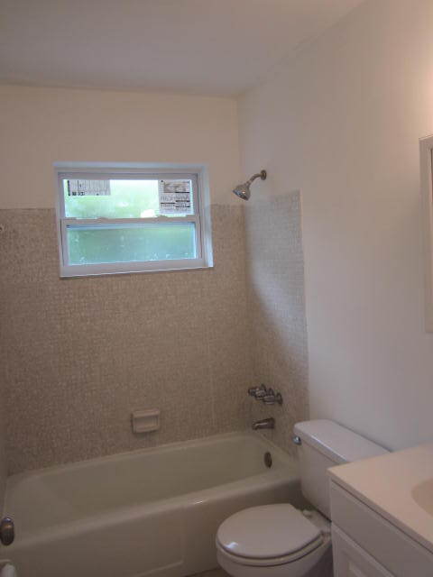 Building Photo - 313 SE 10th Ave