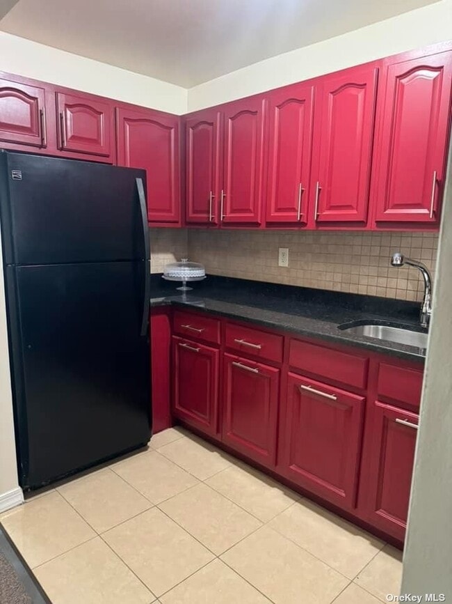 Building Photo - 92-17 190th St