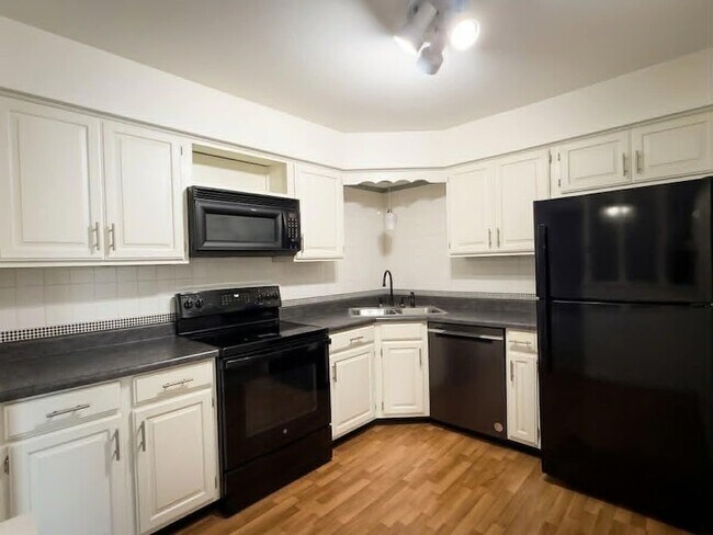 Building Photo - 2003 W 45th St