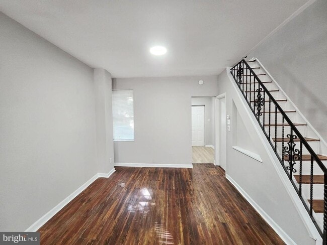 Building Photo - 1910 Sigel St