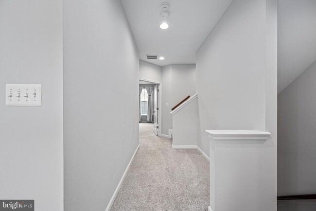 Building Photo - 214 Almond Dr