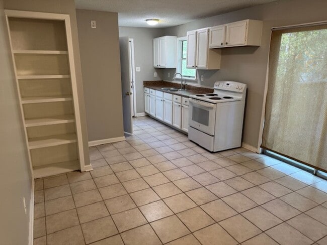 Building Photo - 129 Calloway Dr