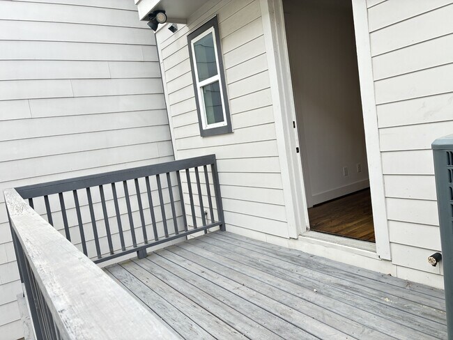 Building Photo - 1535 W 24th St