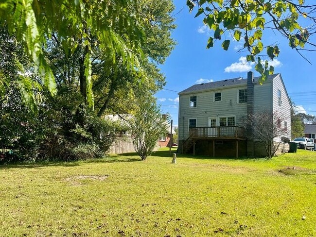 Building Photo - Beautiful 3 Bed 2 Bath w Fire Place/Hardwo...
