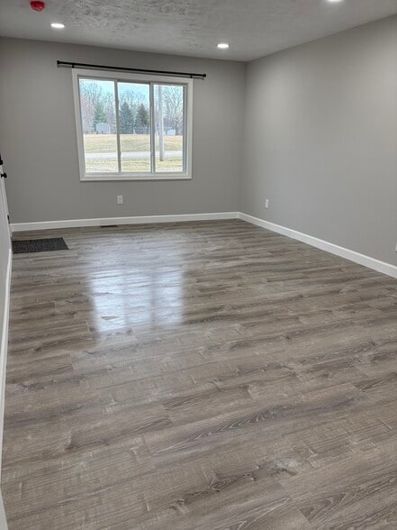 Building Photo - 3140 Springmill West Rd