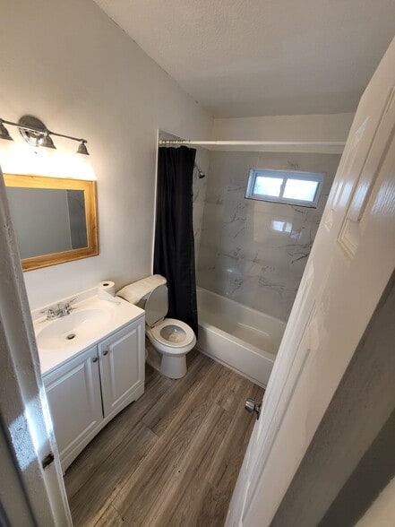 Building Photo - 802 Ferndell Rd