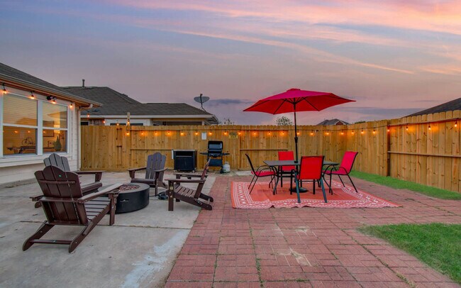 Building Photo - 7211 Crescent Mills Dr