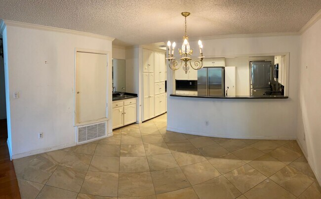 Building Photo - Beautiful Gigantic Condo in Beverly Hills!!!