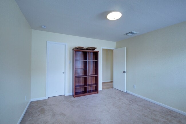 Building Photo - 29642 Legends Green Dr