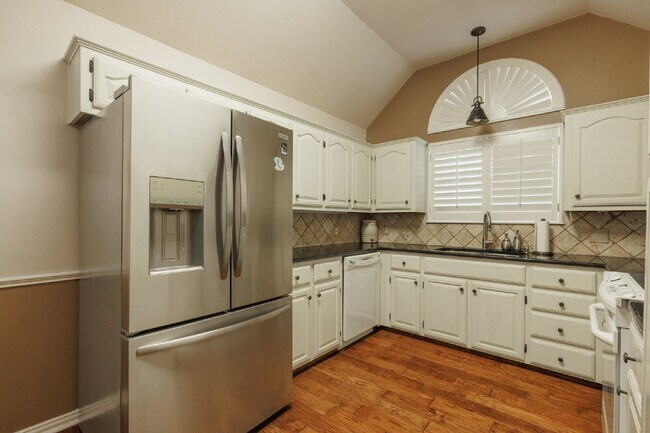 Building Photo - Furnished and For Lease